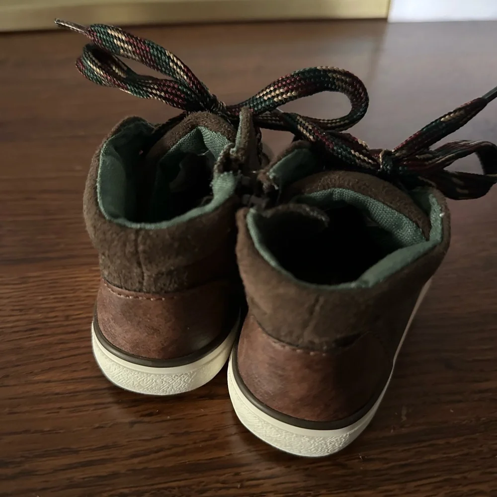 Cat & Jack Brown Suede Kids Shoes with Colorful Laces